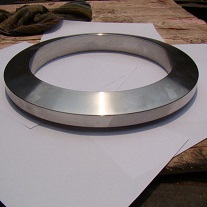 Gasta dentada metàl·lica Una junta de metall de filferro sòlid